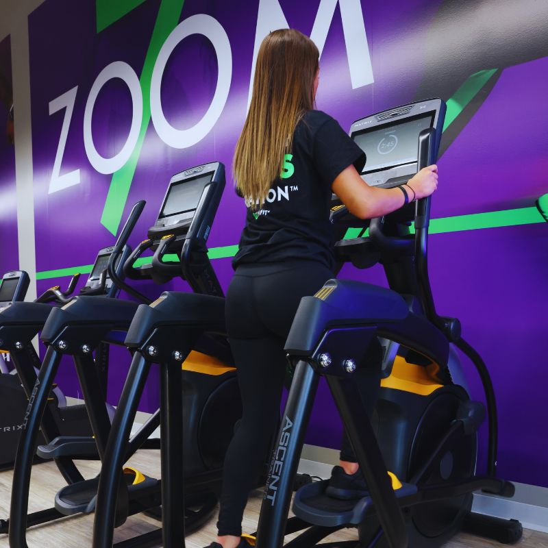 Woman working out on the Zoom 7 Anaerobic Cardio Elliptical Machine 